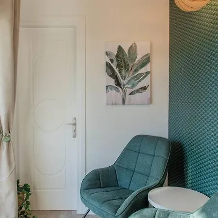 Kifissia Limε & Appεrol Malomar Homing Lejlighed